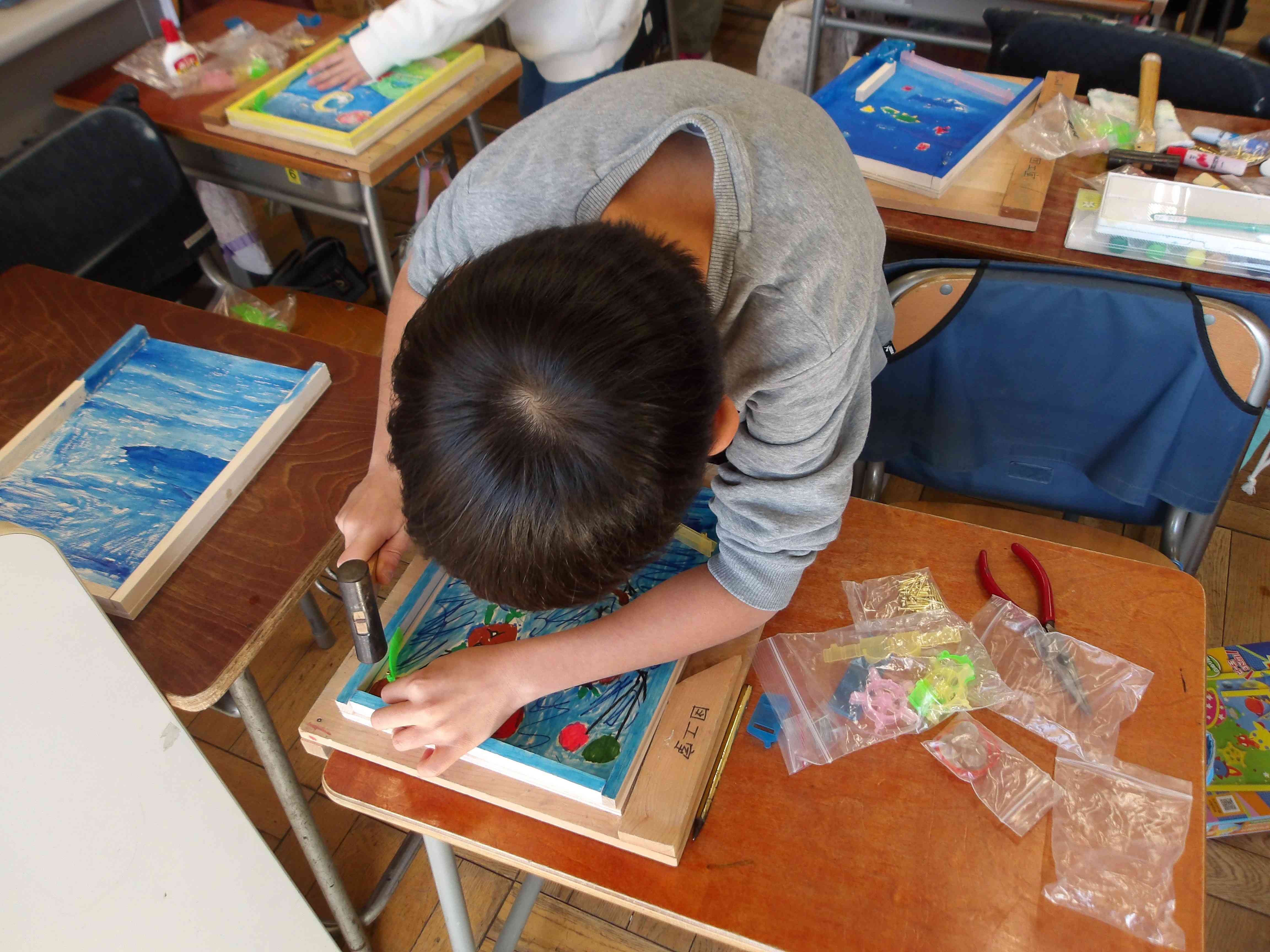 図画工作　コリントゲーム作り①